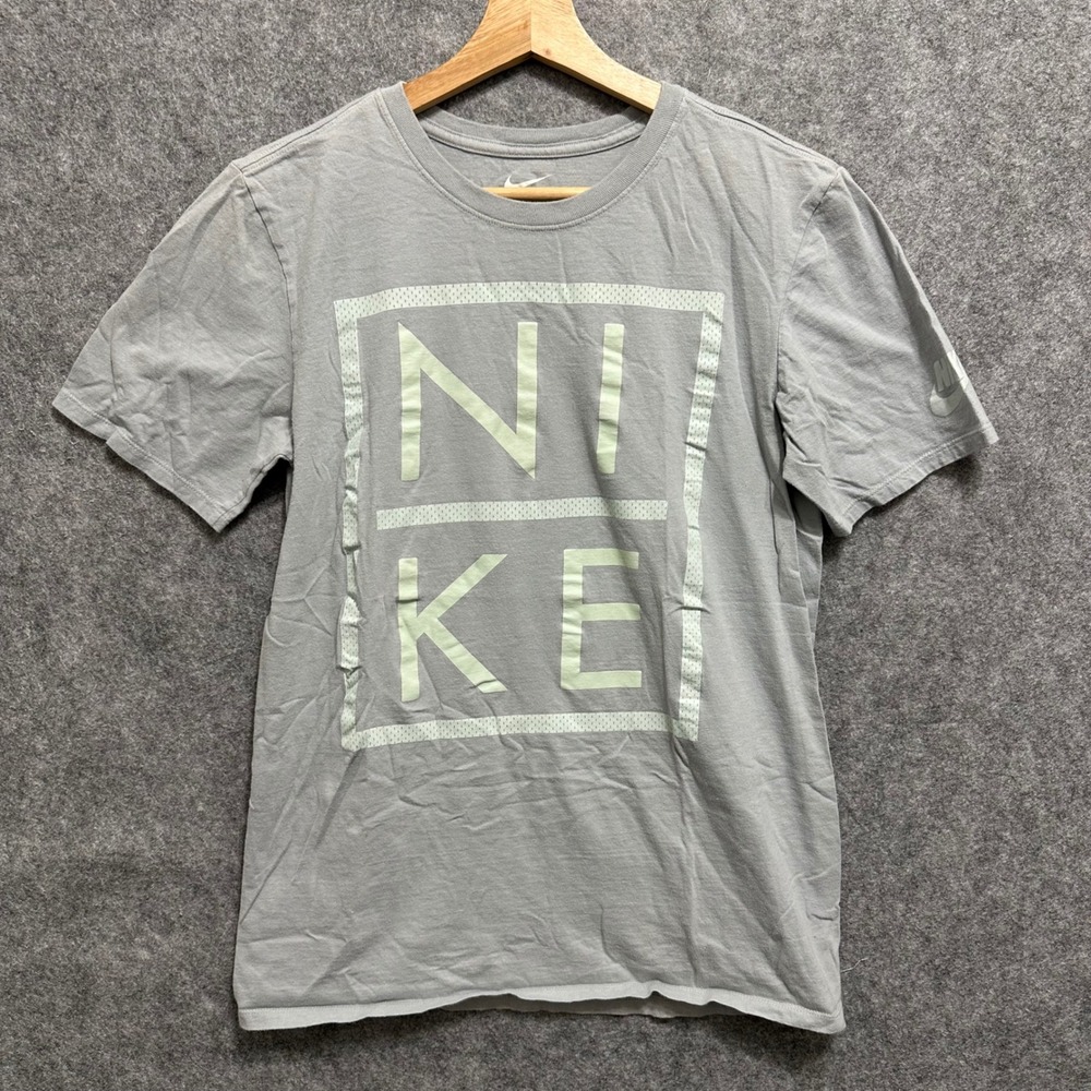 Nike T-Shirt Mens Small Gray Athletic Cut Graphic Short Sleeve Cotton Tee
